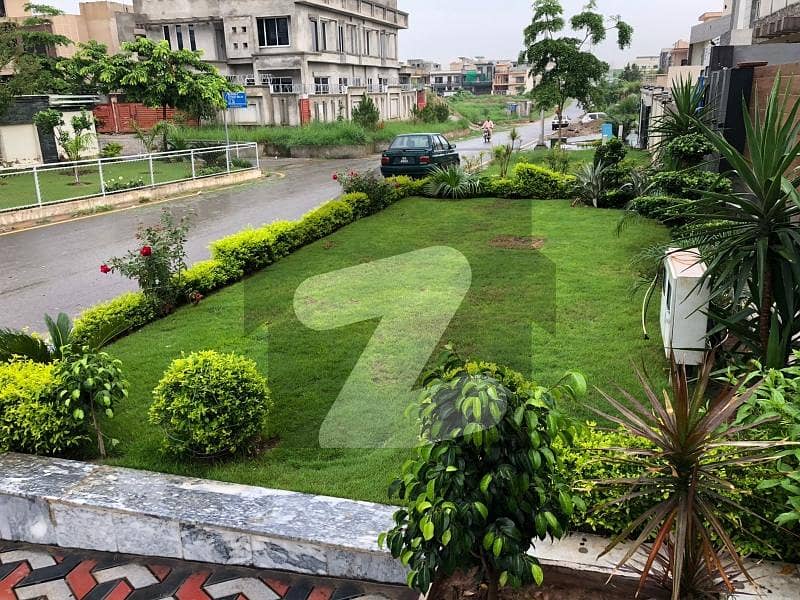 بی ۔ 17 اسلام آباد میں 8 کمروں کا 1 کنال مکان 6.9 کروڑ میں برائے فروخت۔ بی ۔ 17 اسلام آباد میں 8 کمروں کا 1 کنال مکان 6.9 کروڑ میں برائے فروخت۔