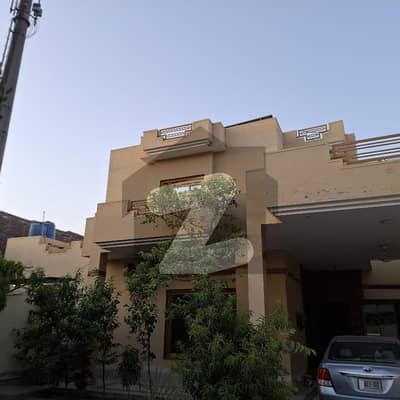 نیو ملتان۔بلاک یو نیو ملتان,ملتان میں 5 کمروں کا 1 کنال مکان 4.0 کروڑ میں برائے فروخت۔
