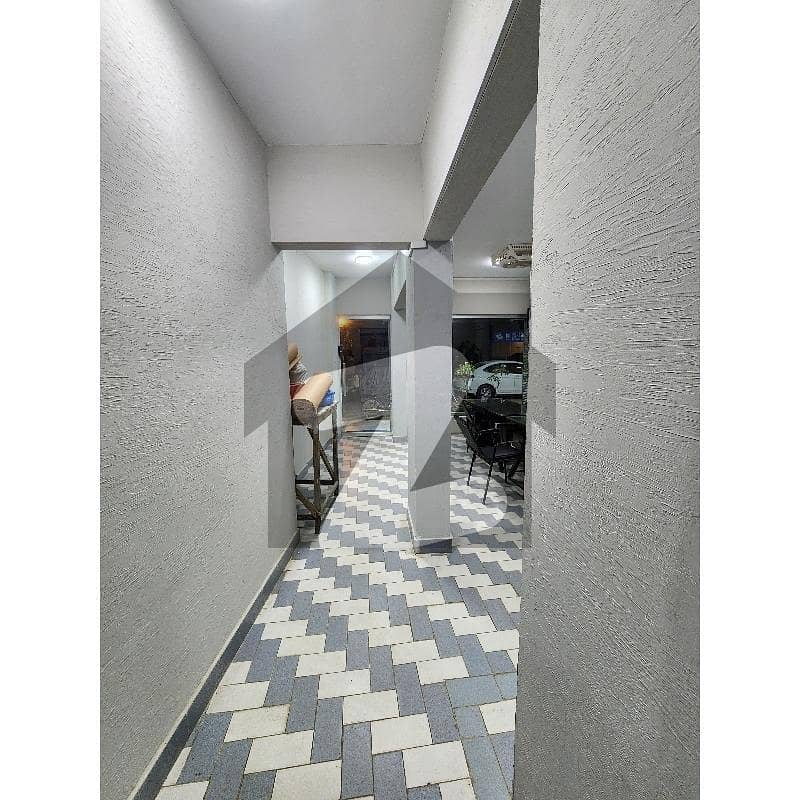 Newly Renovated, Prime Location, Busy Area For Any Type of Business, Lots of Foot Traffic. Newly Renovated, Prime Location, Busy Area For Any Type of Business, Lots of Foot Traffic.