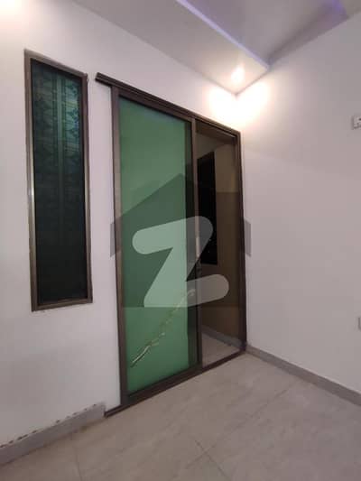پی اینڈ ٹی کالونی کراچی میں 4 کمروں کا 8 مرلہ فلیٹ 61.0 ہزار میں کرایہ پر دستیاب ہے۔