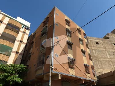 پنجاب چورنگی کراچی میں 4 کمروں کا 8 مرلہ فلیٹ 1.3 کروڑ میں برائے فروخت۔