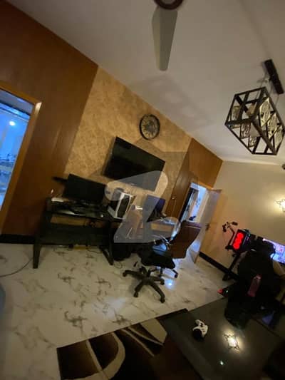 نارتھ کراچی ۔ سیکٹر 11بی نارتھ کراچی,کراچی میں 6 کمروں کا 10 مرلہ مکان 4.5 کروڑ میں برائے فروخت۔