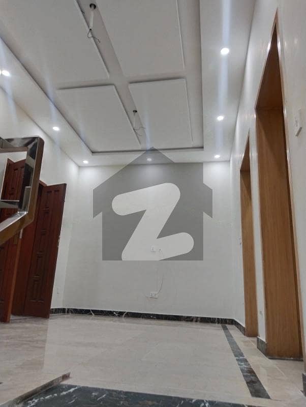 1 Kanal Beautiful House Available For Rent 1 Kanal Beautiful House Available For Rent