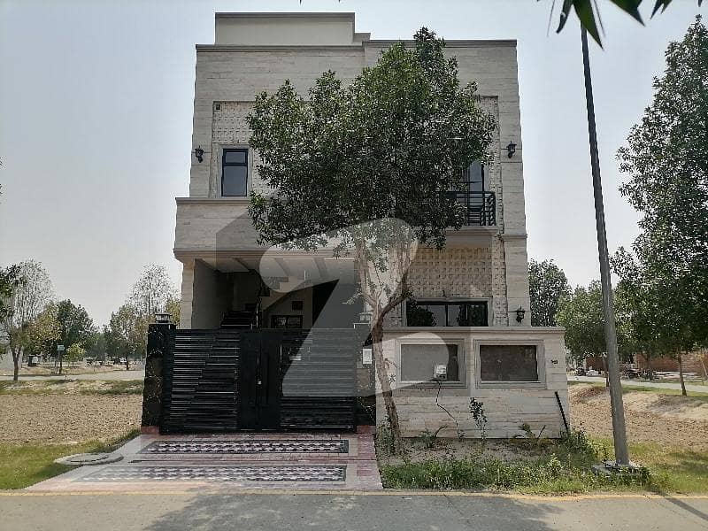 Ideal Prime Location House Is Available For sale In Faisalabad Ideal Prime Location House Is Available For sale In Faisalabad