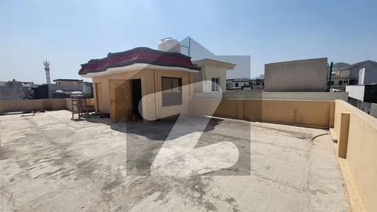 Multi gardens B17 E Block 8 Marla House is available for sale