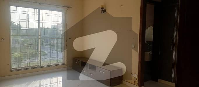 10 MARLA HOUSE FOR RENT