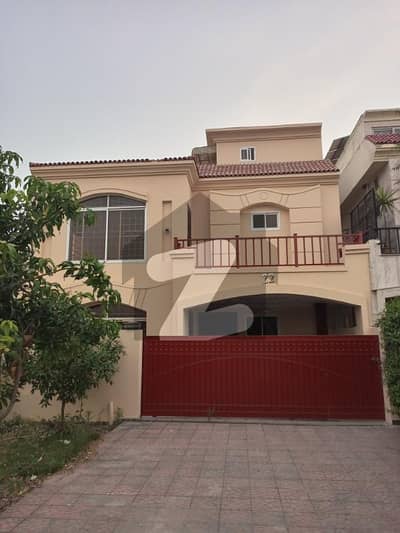 10 Marla House For Rent With Basement & Green Belt 10 Marla House For Rent With Basement & Green Belt
