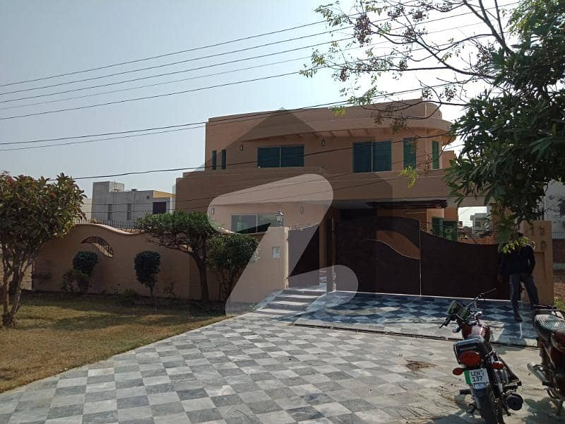 ONE KANAL BEAUTIFULL HOUSE AVALIABLE FOR RENT IN DHA PHASE 4 ONE KANAL BEAUTIFULL HOUSE AVALIABLE FOR RENT IN DHA PHASE 4