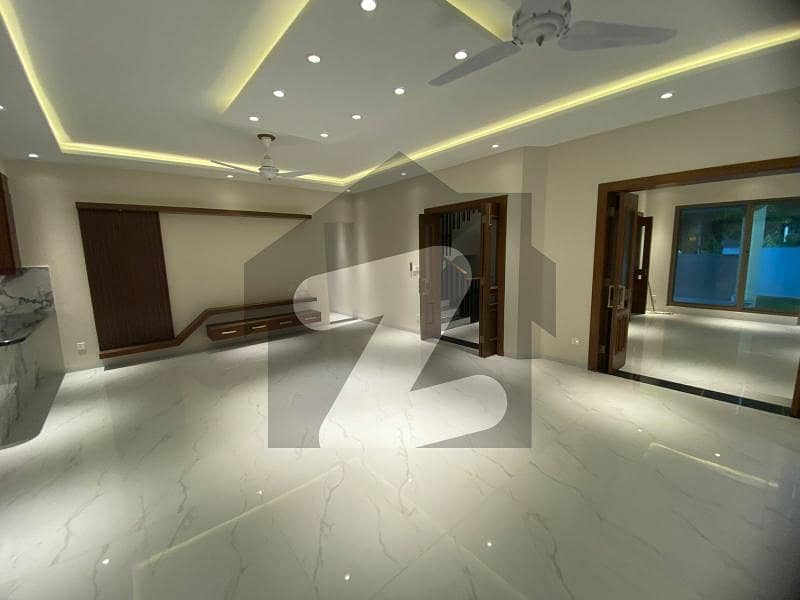 Brand New Park Facing 6 Bedroom House Brand New Park Facing 6 Bedroom House