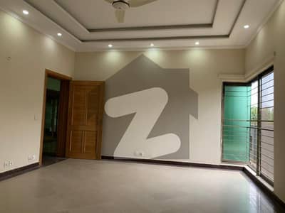 ONE KANAL BEAUTIFULL HOUSE AVALIABLE FOR RENT IN DHA PHASE 5
