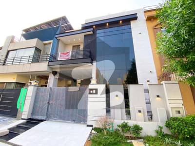 DEFENCE BEAUTIFUL 5 MARLA BRAND NEW HOUSE NEAR TO PARK FOR SALE IN DHA LAHORE