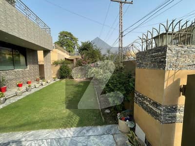 ڈی ایچ اے فیز 2 - بلاک کیو فیز 2,ڈیفنس (ڈی ایچ اے),لاہور میں 5 کمروں کا 1 کنال مکان 2.35 لاکھ میں کرایہ پر دستیاب ہے۔