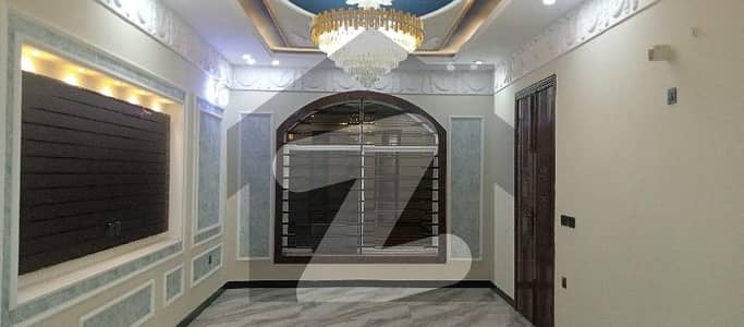 سمن آباد لاہور میں 6 کمروں کا 11 مرلہ مکان 6.98 کروڑ میں برائے فروخت۔