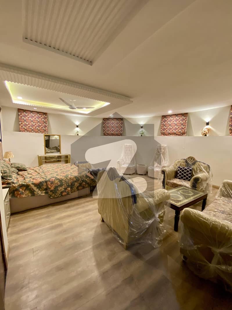 Spacious Dome-Style 1-Bedroom Apartment with 1550 Sqft. Spacious Dome-Style 1-Bedroom Apartment with 1550 Sqft.