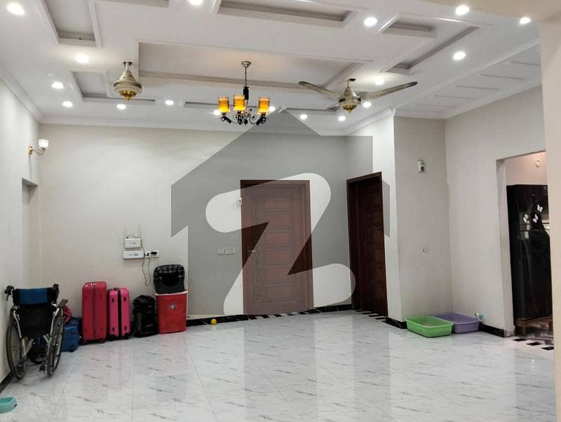 10 MARLA NEW HOUSE AVAILABLE FOR RENT 10 MARLA NEW HOUSE AVAILABLE FOR RENT