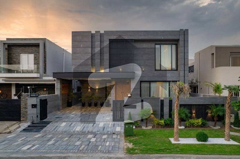 1 Kanal Fully Furnished Luxurious Beautiful Modern Design Villa for Sale