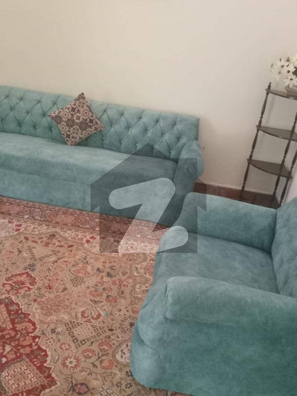 عباسی محلہ مری میں 3 کمروں کا 10 مرلہ زیریں پورشن 2.0 لاکھ میں کرایہ پر دستیاب ہے۔