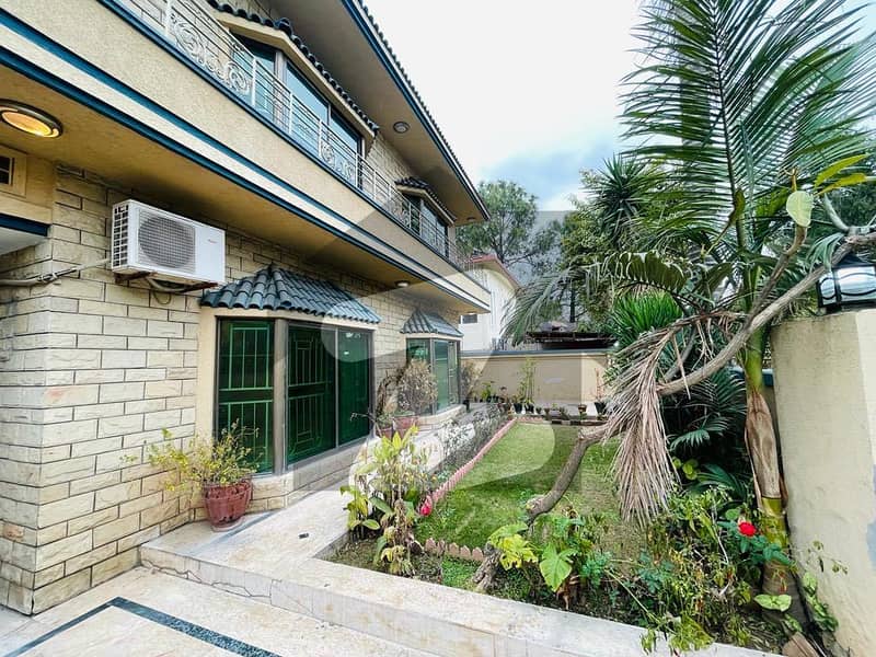 F-7 prime location double gate house available for rent. F-7 prime location double gate house available for rent.