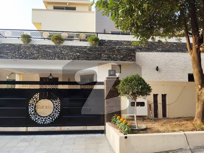 KANAL FULLY RENOVATED PRIME LOCATION KANAL FULLY RENOVATED PRIME LOCATION