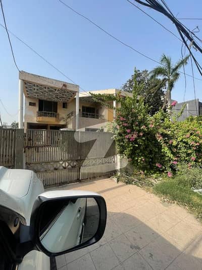 میاں محمود علی قصوری روڈ گلبرگ,لاہور میں 2 کنال علاوہ 30.0 لاکھ میں کرایہ پر دستیاب ہے۔