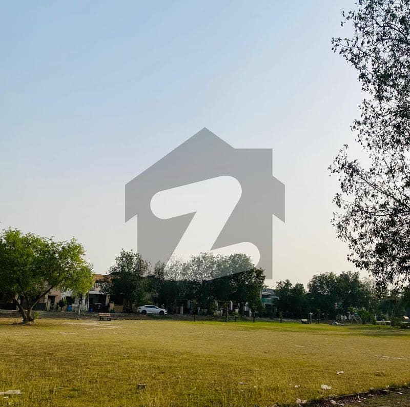 خیابانِ امین لاہور میں 2 کنال رہائشی پلاٹ 2.45 کروڑ میں برائے فروخت۔ خیابانِ امین لاہور میں 2 کنال رہائشی پلاٹ 2.45 کروڑ میں برائے فروخت۔