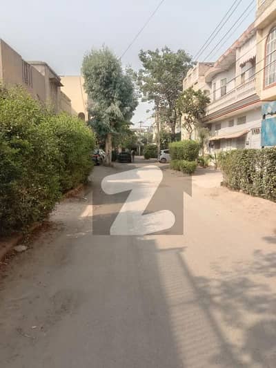گلگشت کالونی ملتان میں 3 کمروں کا 7 مرلہ مکان 1.9 کروڑ میں برائے فروخت۔