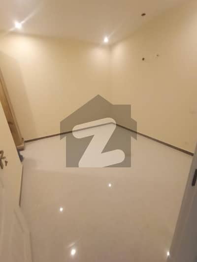 5 Marla Flat Available For Rent Good Location Lift Available