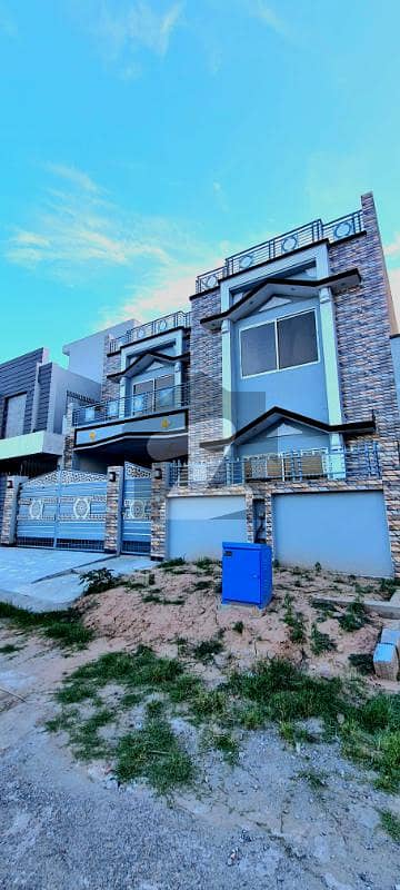 10 Marla Brand New House Available For Sale 10 Marla Brand New House Available For Sale