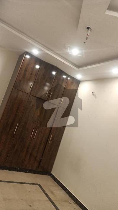 1 KANAL FIRST FLOOR HOT LOCATION OLD HOUSE