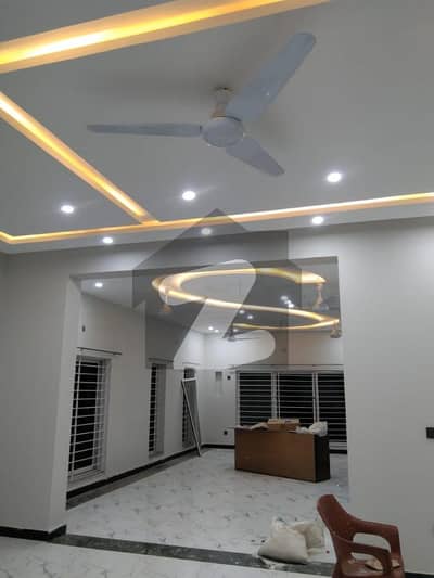 20 MARLA BEAUTIFULL NEW UPPER PORTION AVAILBLE FOR RENT