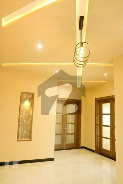 10 MARLA BEAUTIFULL BRAND NEW HOUSE AVAILBLE FOR RENT