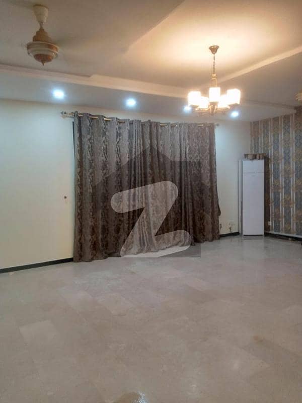 3 Bed Open Basement For D,12(Original Pic) 3 Bed Open Basement For D,12(Original Pic)