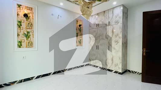 Lake City 5 Marla Vila For Rent