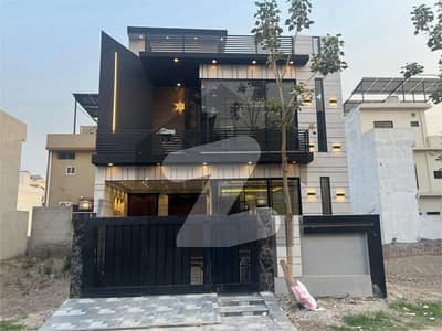 Five Marla Lavish House For Sale Near School and College