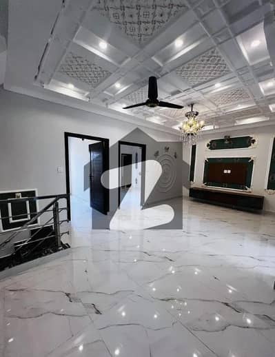 کینال گارڈن لاہور میں 5 کمروں کا 5 مرلہ مکان 2.35 کروڑ میں برائے فروخت۔