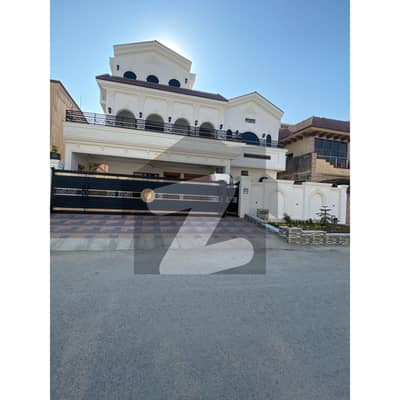 جی ۔ 13 اسلام آباد میں 7 کمروں کا 1 کنال مکان 16.5 کروڑ میں برائے فروخت۔