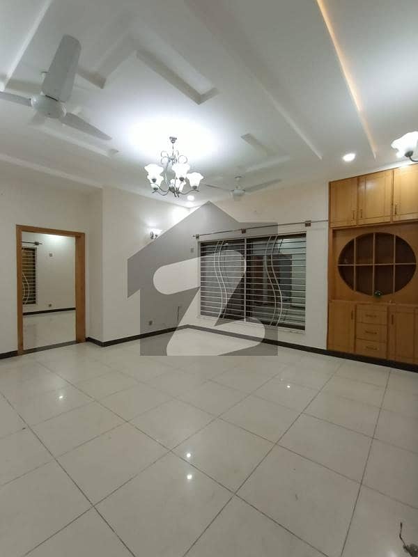 3 Bed Upper Portion for Rent Block C 3 Bed Upper Portion for Rent Block C