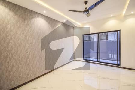 5 MARLA LIKE A BRAND NEW LUXRY HOUSE AVAILABLE FOR RENT IN DHA PHASE 5 HOT LOCATION