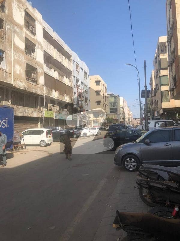 بدر کمرشل ایریا ڈی ایچ اے فیز 5,ڈی ایچ اے ڈیفینس,کراچی میں 3 کمروں کا 5 مرلہ فلیٹ 1.3 کروڑ میں برائے فروخت۔
