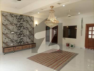 1 Kanal Ground+Basement For Rent