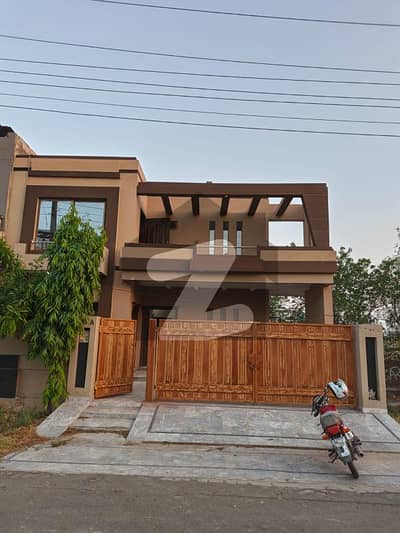 10 Marla House For Sale In Tariq Garden