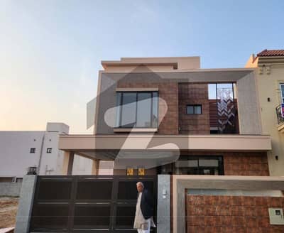 ڈی ایچ اے 9 ٹاؤن ۔ بلاک اے ڈی ایچ اے 9 ٹاؤن,ڈیفنس (ڈی ایچ اے),لاہور میں 4 کمروں کا 8 مرلہ مکان 4.5 کروڑ میں برائے فروخت۔