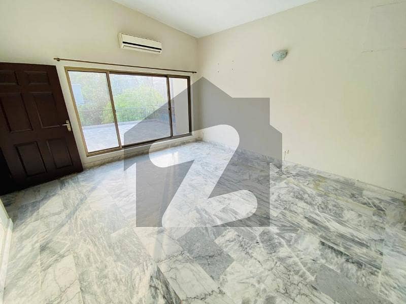 HOUSE FOR RENT IN E7 HOUSE FOR RENT IN E7