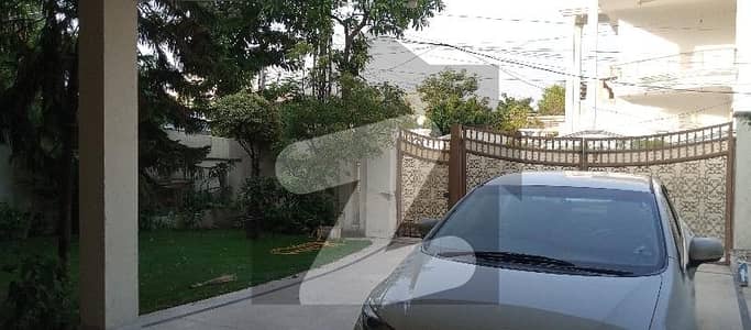 جوہر ٹاؤن فیز 2 جوہر ٹاؤن,لاہور میں 7 کمروں کا 1 کنال مکان 6.6 کروڑ میں برائے فروخت۔