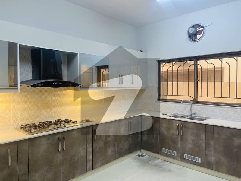 Main Boulevard House 17 Marla 5-Bedrooms For rent Main Boulevard House 17 Marla 5-Bedrooms For rent