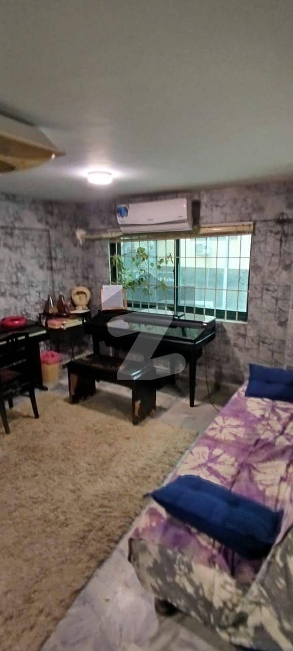 Mazzenine For Rent