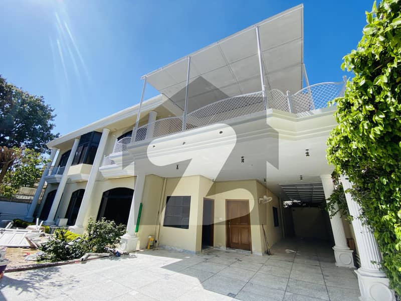 Beautiful double unit house available for rent on prime location Beautiful double unit house available for rent on prime location