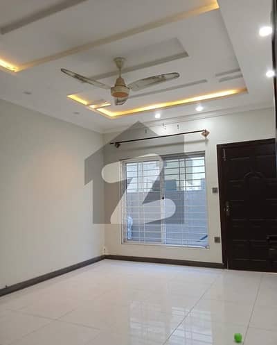 11 Marla Triple Storey Full House For Rent In Pakistan Town