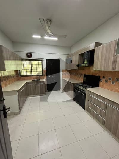 10 MARLA 3 BEDROOM APARTMENT AVAILABLE FOR RENT