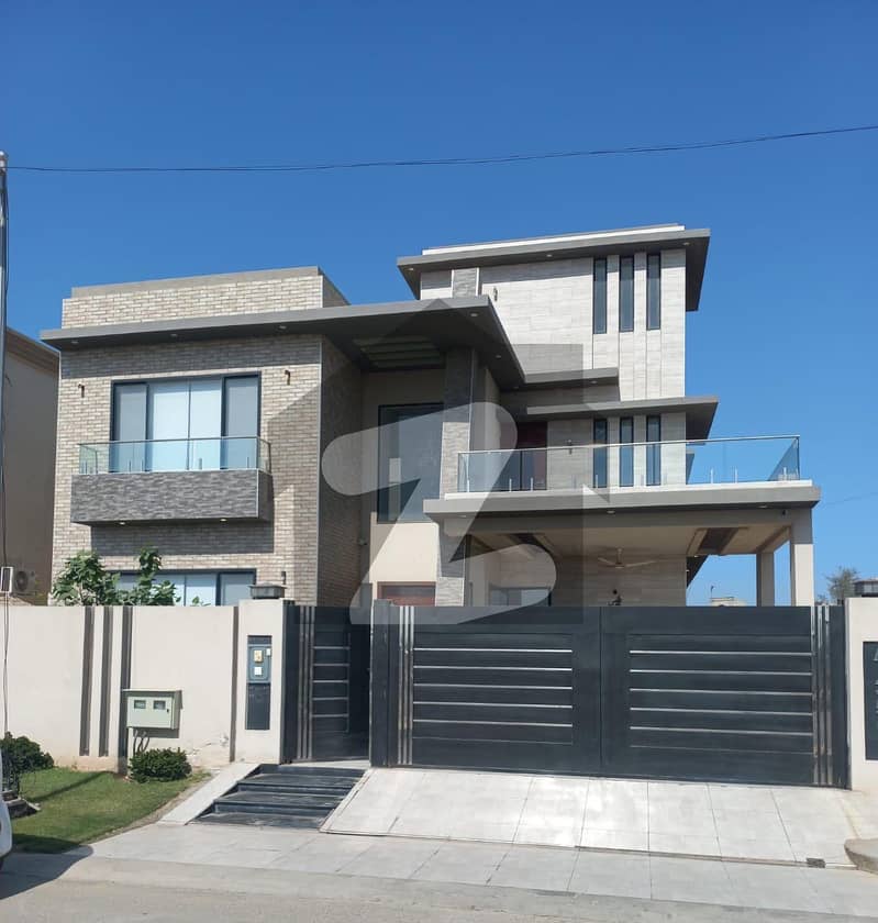 ڈی ایچ اے ڈیفینس بہاولپور میں 7 کمروں کا 1 کنال مکان 4.7 کروڑ میں برائے فروخت۔